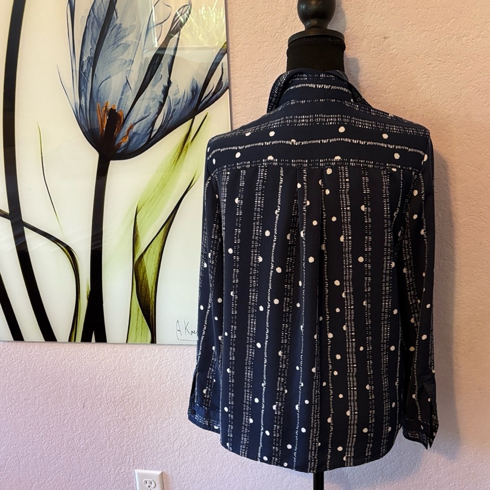 Chicos shirt size medium - Picture 3 of 6